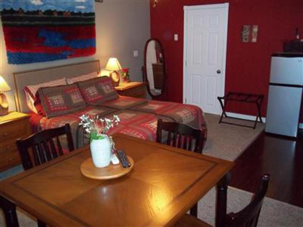 Tin Brook Bed & Breakfast Walden Номер фото